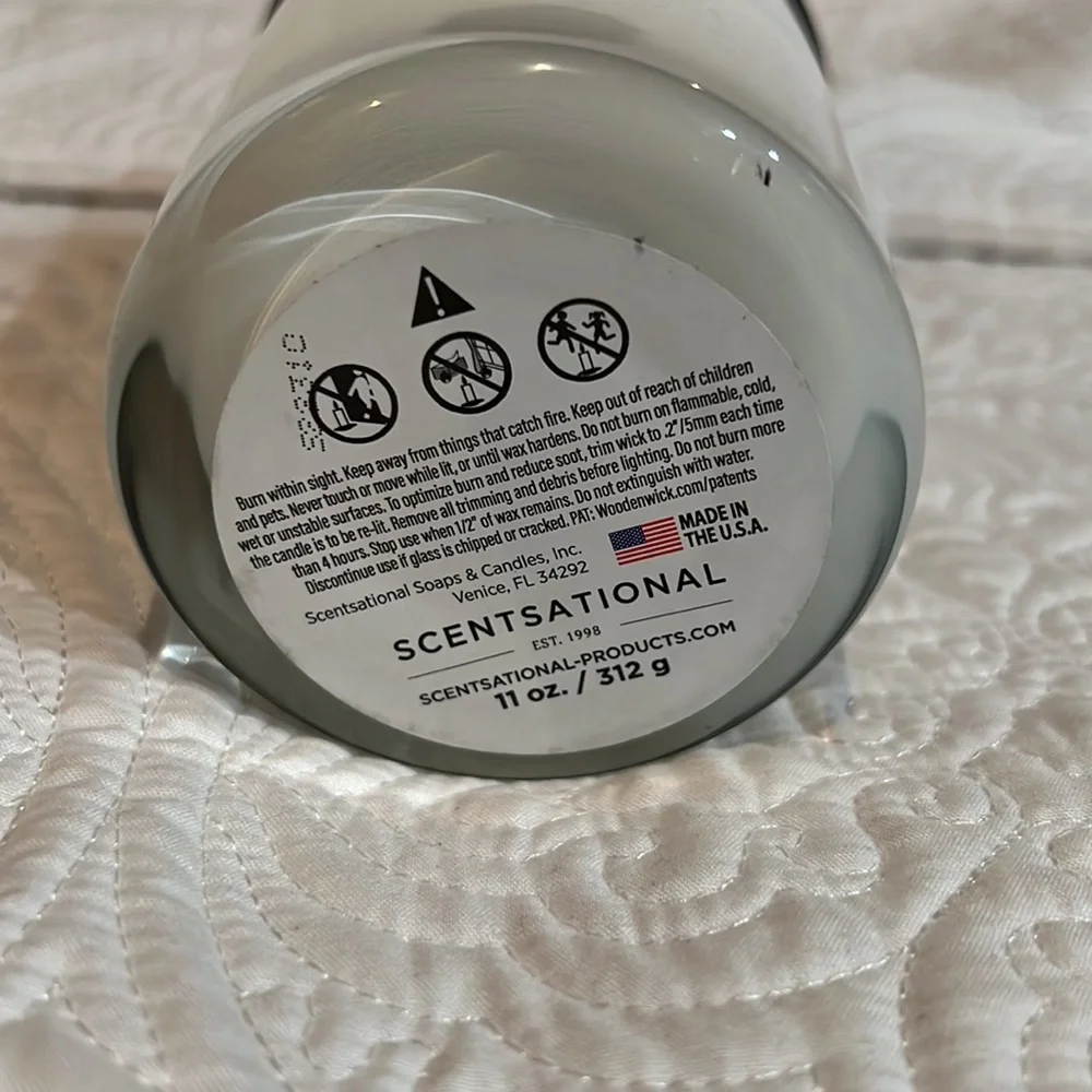 Scentsantional Merry Mistletoe Candle,‎ NWOT